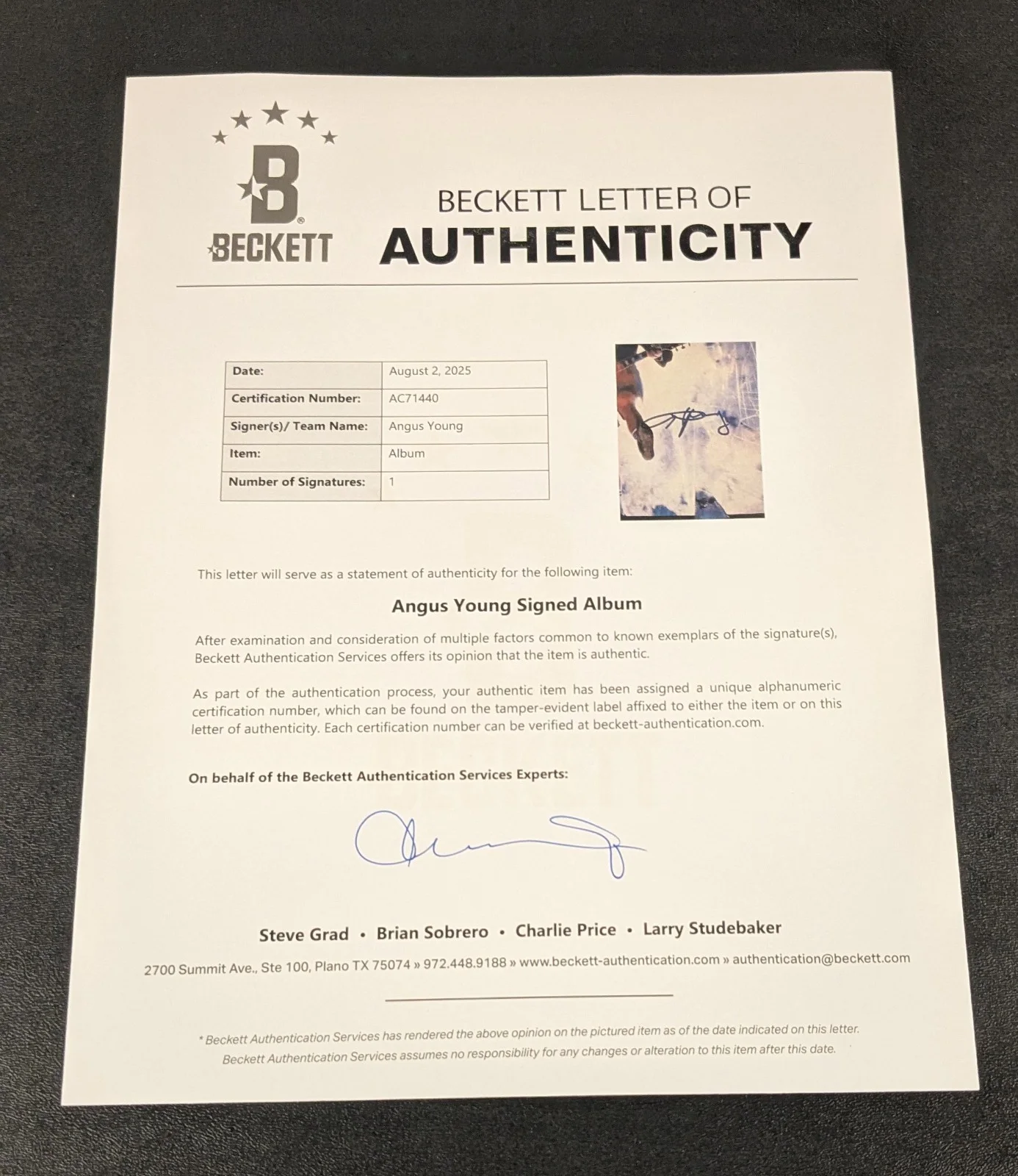 AC/DC ANGUS YOUNG signed auto "BLOW UP YOUR VIDEO" RECORD LP BECKETT LOA (BAS), изображение 5