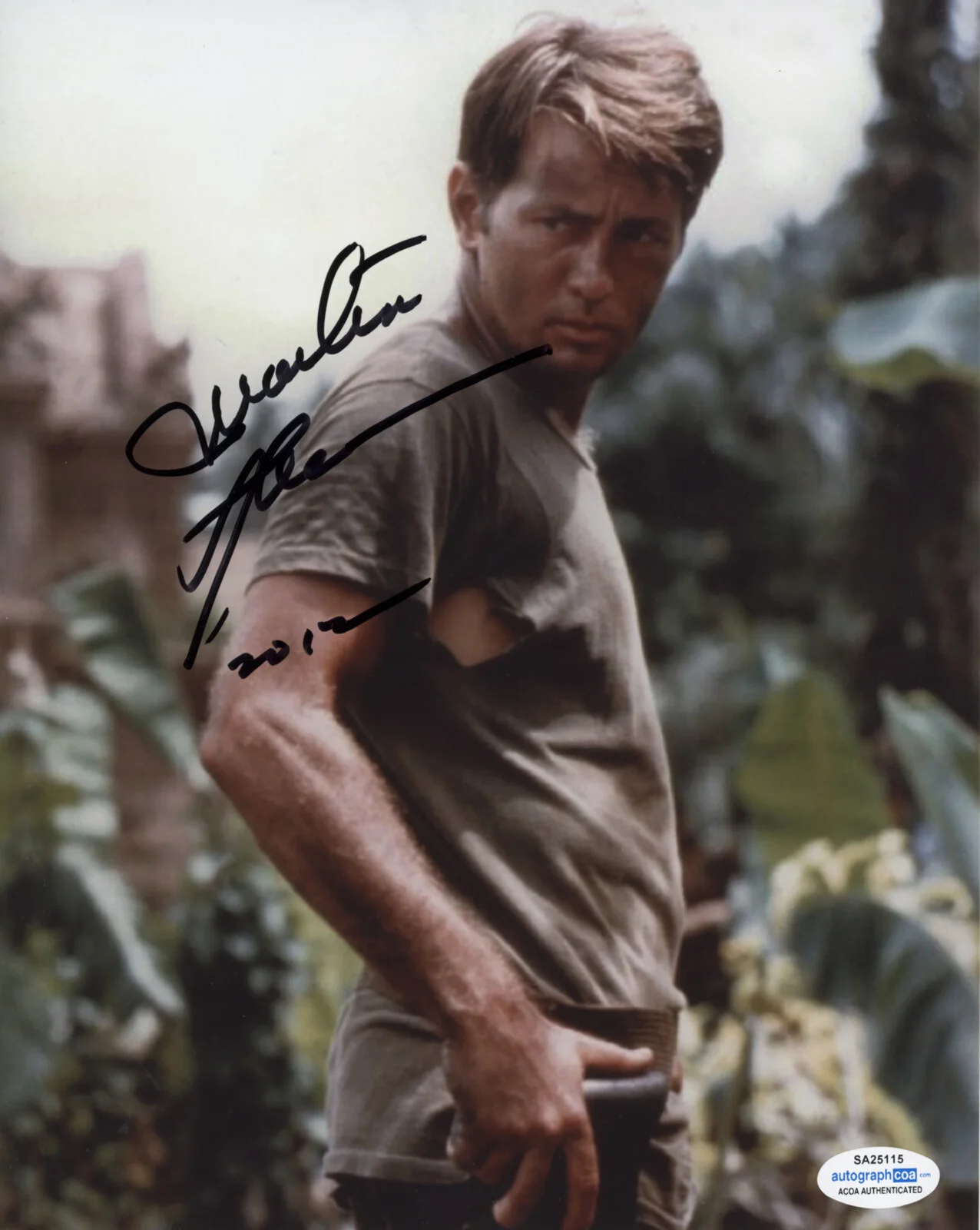 MARTIN SHEEN — Martin Sheen signed "APOCALYPSE NOW" 8x10 Photo f PROOF Autographed ACOA COA, изображение 3