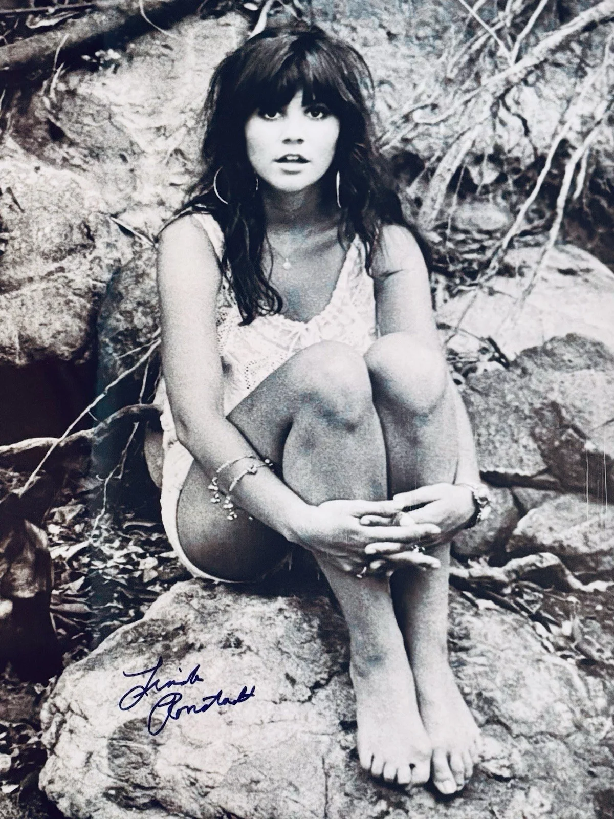 Linda Ronstadt Signed B/W 16x20 JSA, image 2