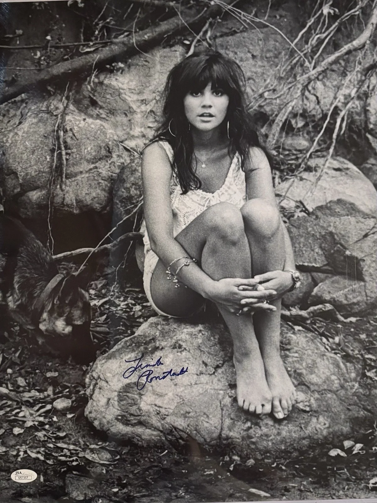 Linda Ronstadt Signed B/W 16x20 JSA, image 3