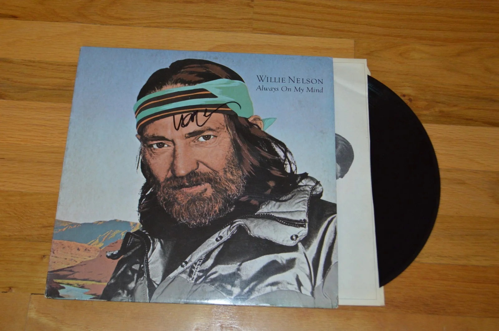 Willie Nelson Autographed "Always On My Mind" Vinyl LP Cover w/ Beckett Hologram, изображение 5