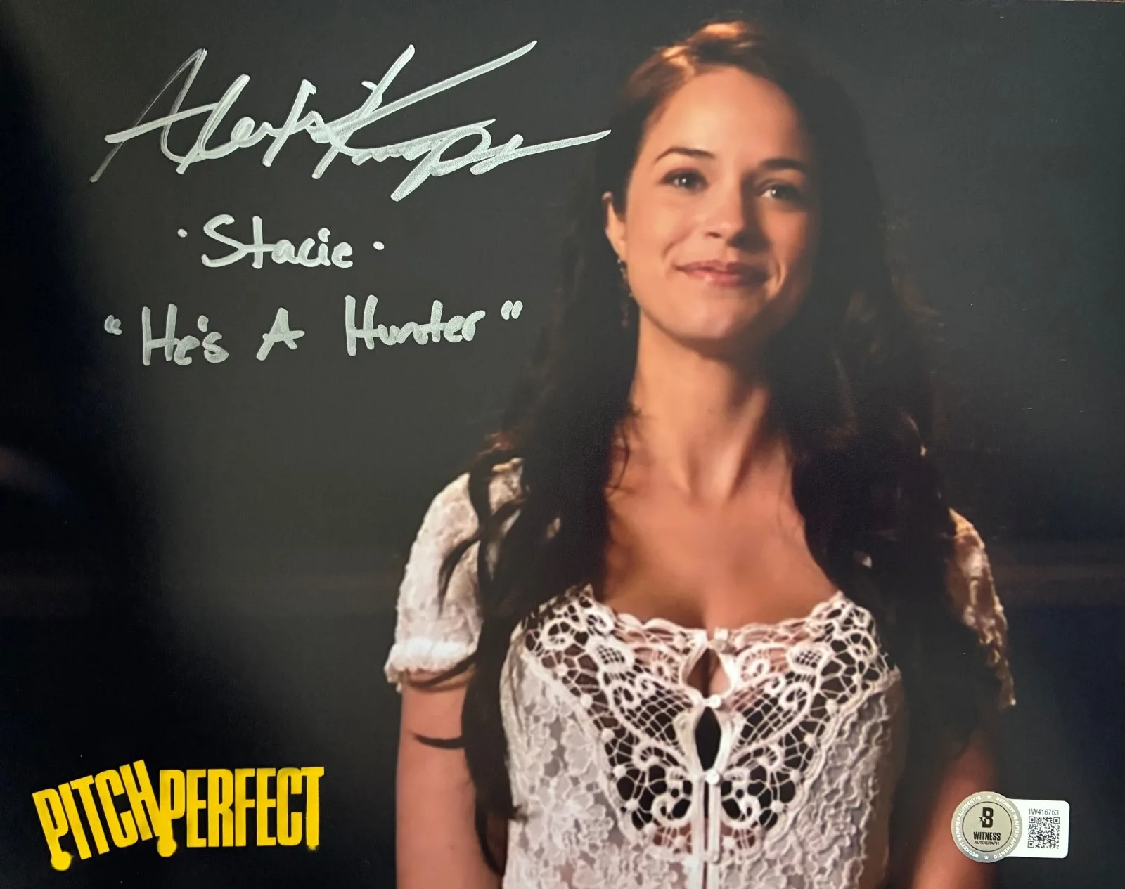 Alexis Knapp — Pitch Perfect Autograph 8x10, Alexis Knapp (Beckett)