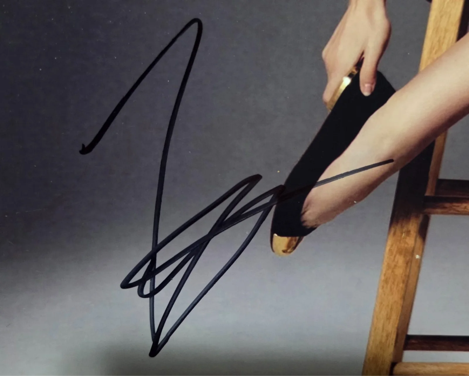 Kiernan Shipka Hand Signed Autograph 8x10 Photo In Person Proof Sabrina Actress, изображение 2