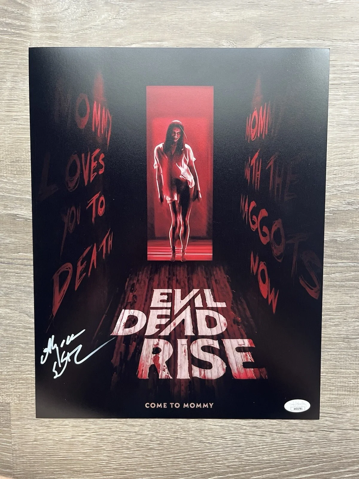 Alyssa Sutherland — Alyssa Sutherland Signed Evil Dead Rise 11x14 Photo JSA COA Ellie Horror Auto, изображение 2