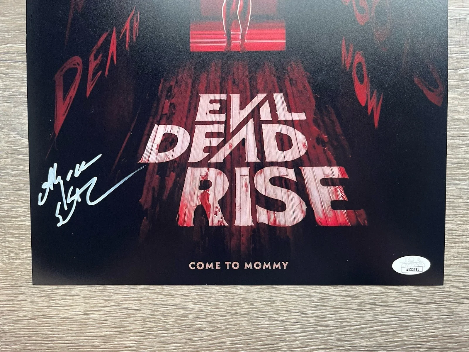 Alyssa Sutherland — Alyssa Sutherland Signed Evil Dead Rise 11x14 Photo JSA COA Ellie Horror Auto, изображение 3