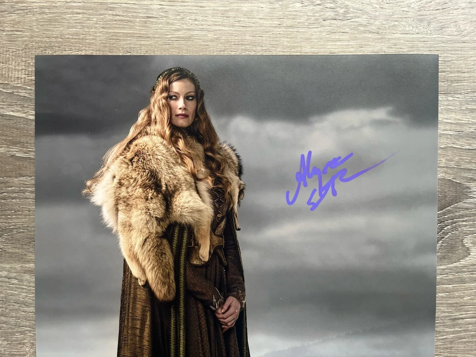 Alyssa Sutherland — Alyssa Sutherland Signed Vikings 11x14 Photo Aslaug JSA COA, image 3