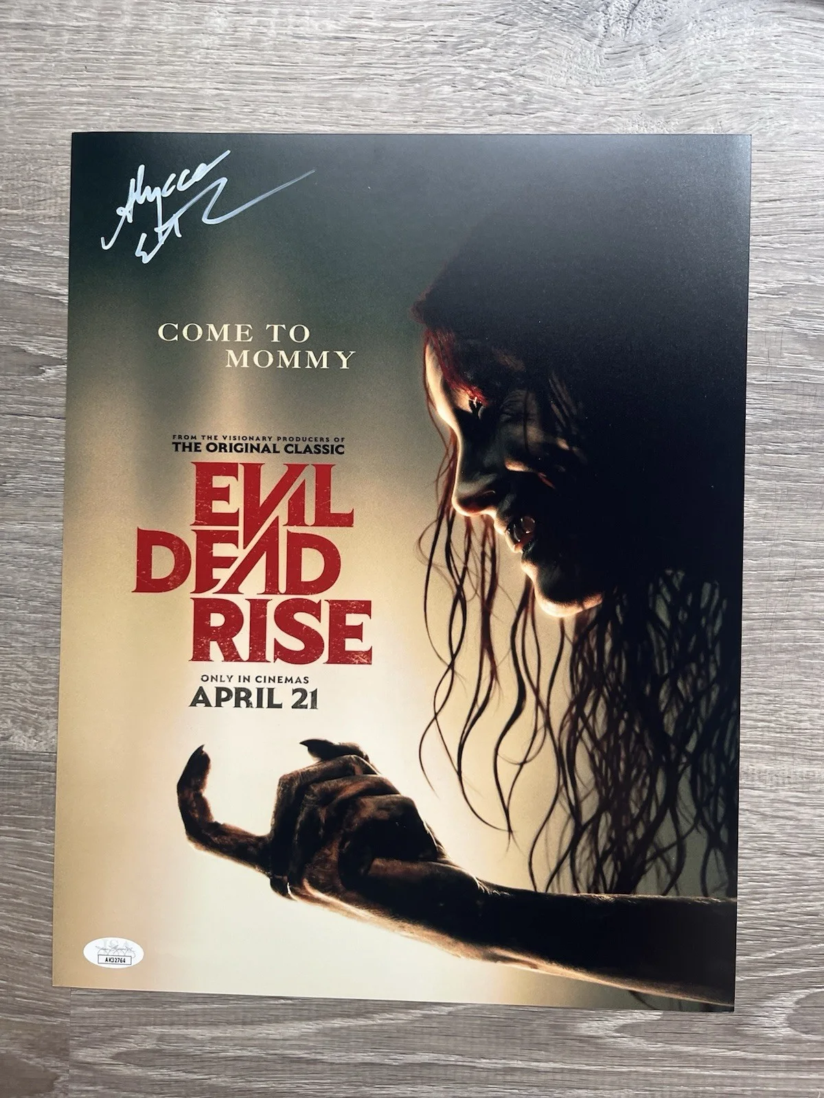 Alyssa Sutherland — Alyssa Sutherland Signed Evil Dead Rise 11x14 Photo JSA COA Ellie Horror Auto, изображение 2