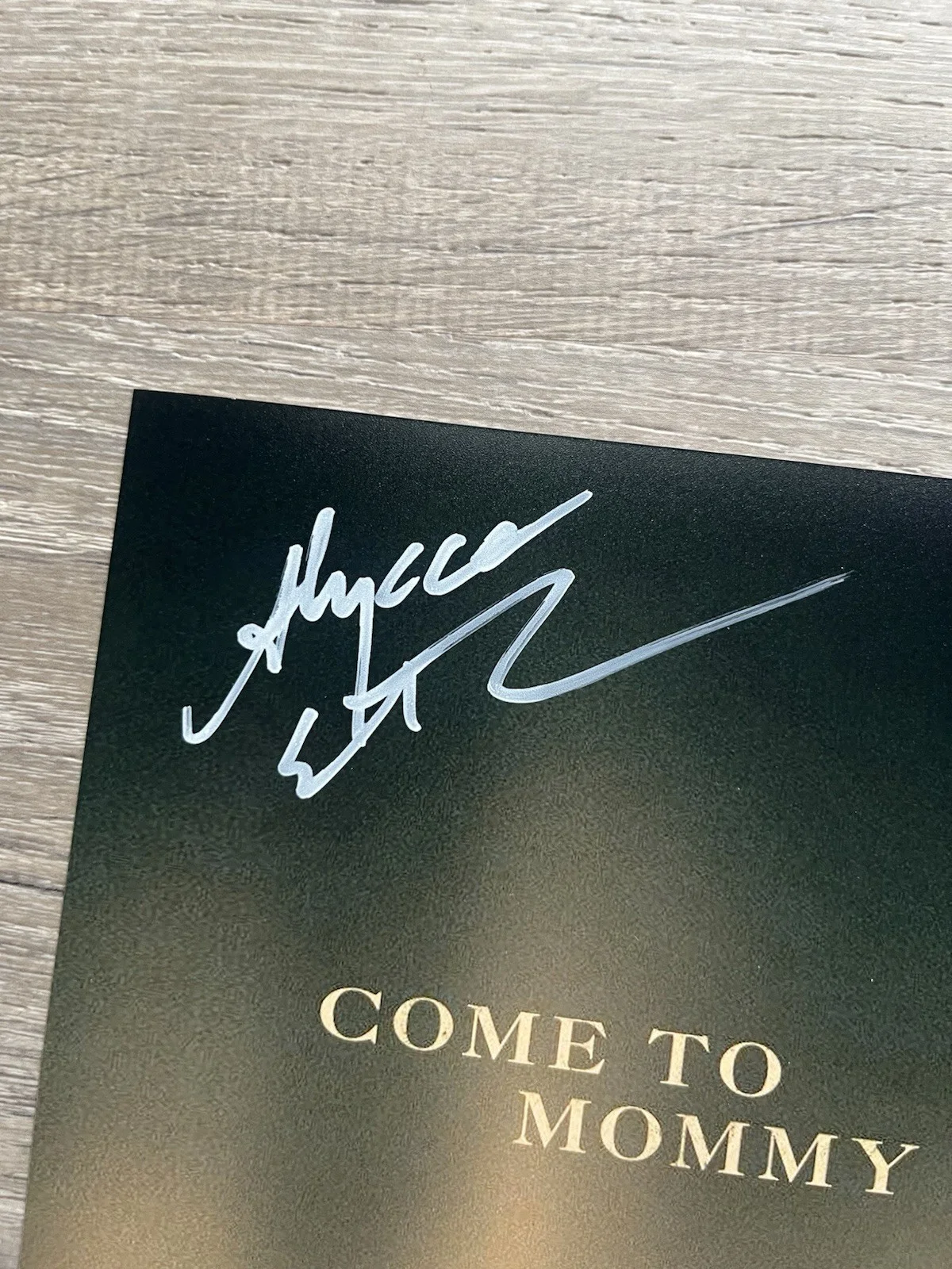 Alyssa Sutherland — Alyssa Sutherland Signed Evil Dead Rise 11x14 Photo JSA COA Ellie Horror Auto, изображение 4