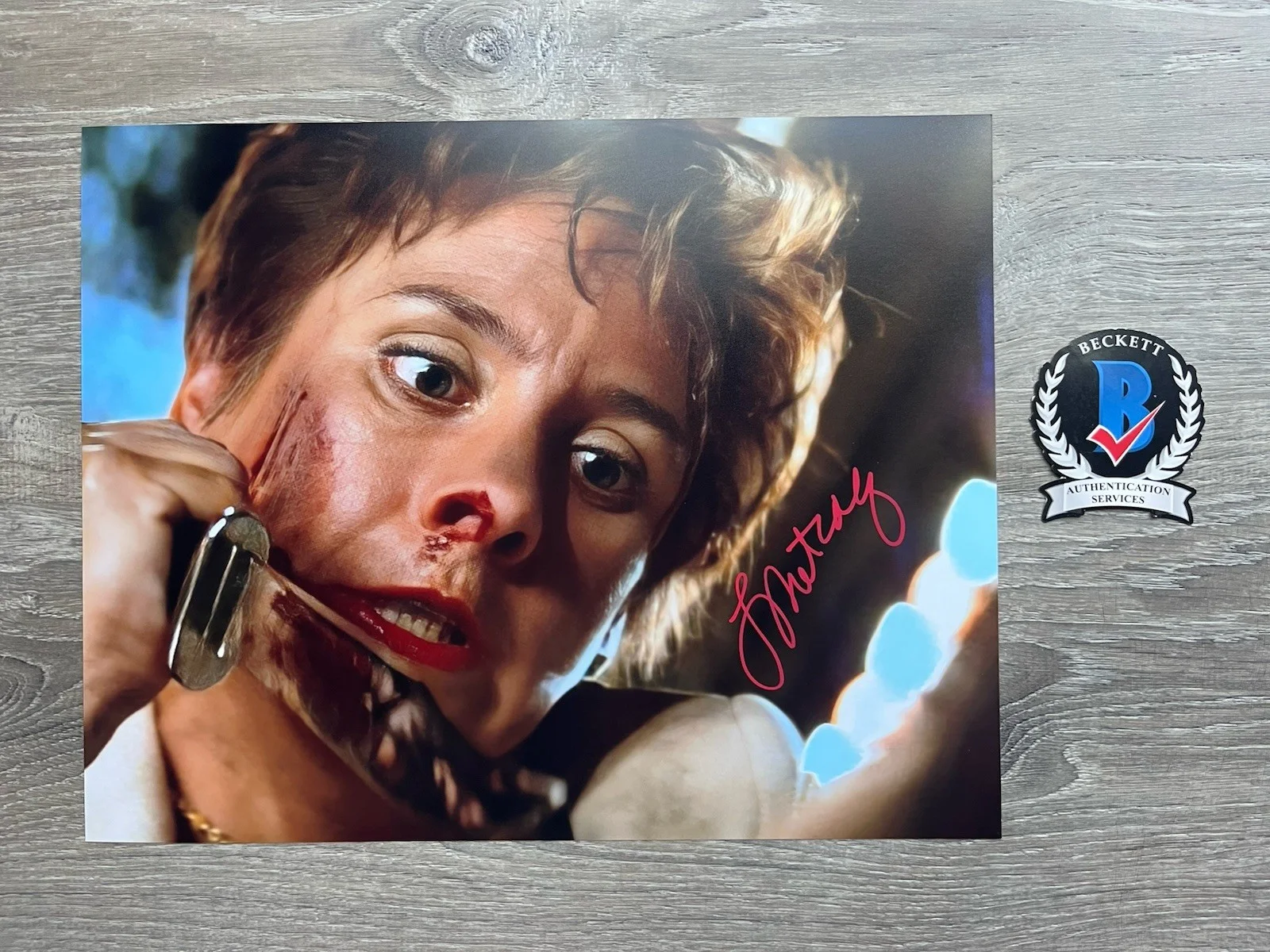 Laurie Metcalf — Laurie Metcalf Signed Scream 11x14 Photo Beckett COA Ghostface Mrs. Loomis