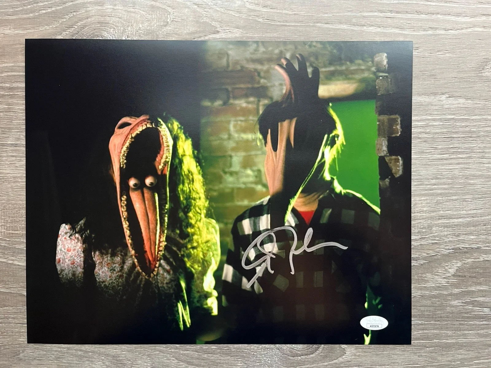 Alec Baldwin — Alec Baldwin Signed Beetlejuice 11x14 Photo JSA COA Adam Maitland Horror Auto, изображение 2