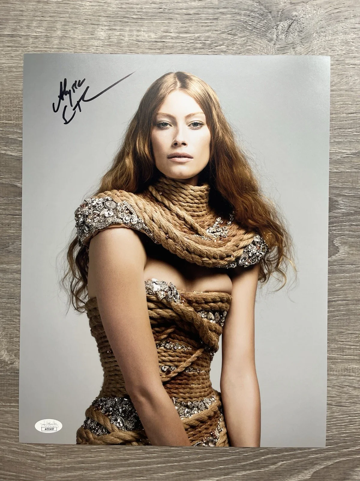 Alyssa Sutherland — Alyssa Sutherland Signed 11x14 Photo JSA COA Evil Dead Rise Vikings Aslaug, изображение 2
