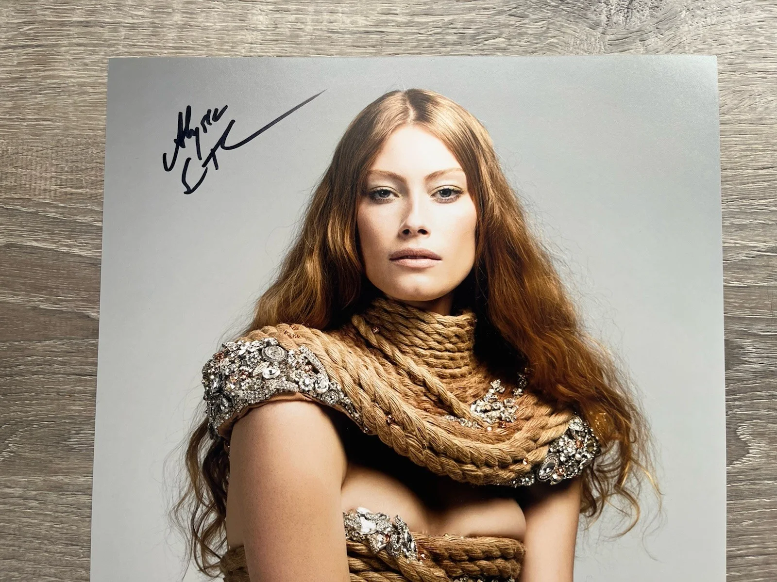 Alyssa Sutherland — Alyssa Sutherland Signed 11x14 Photo JSA COA Evil Dead Rise Vikings Aslaug, изображение 3