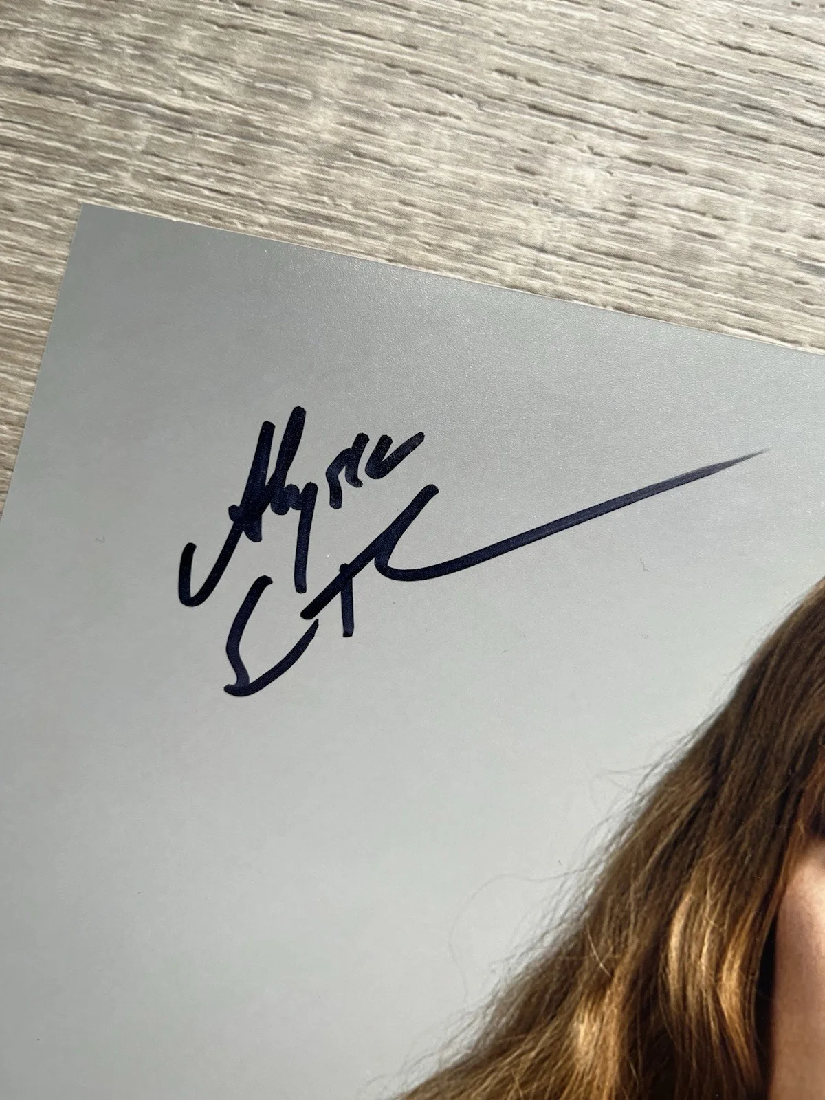 Alyssa Sutherland — Alyssa Sutherland Signed 11x14 Photo JSA COA Evil Dead Rise Vikings Aslaug, изображение 4