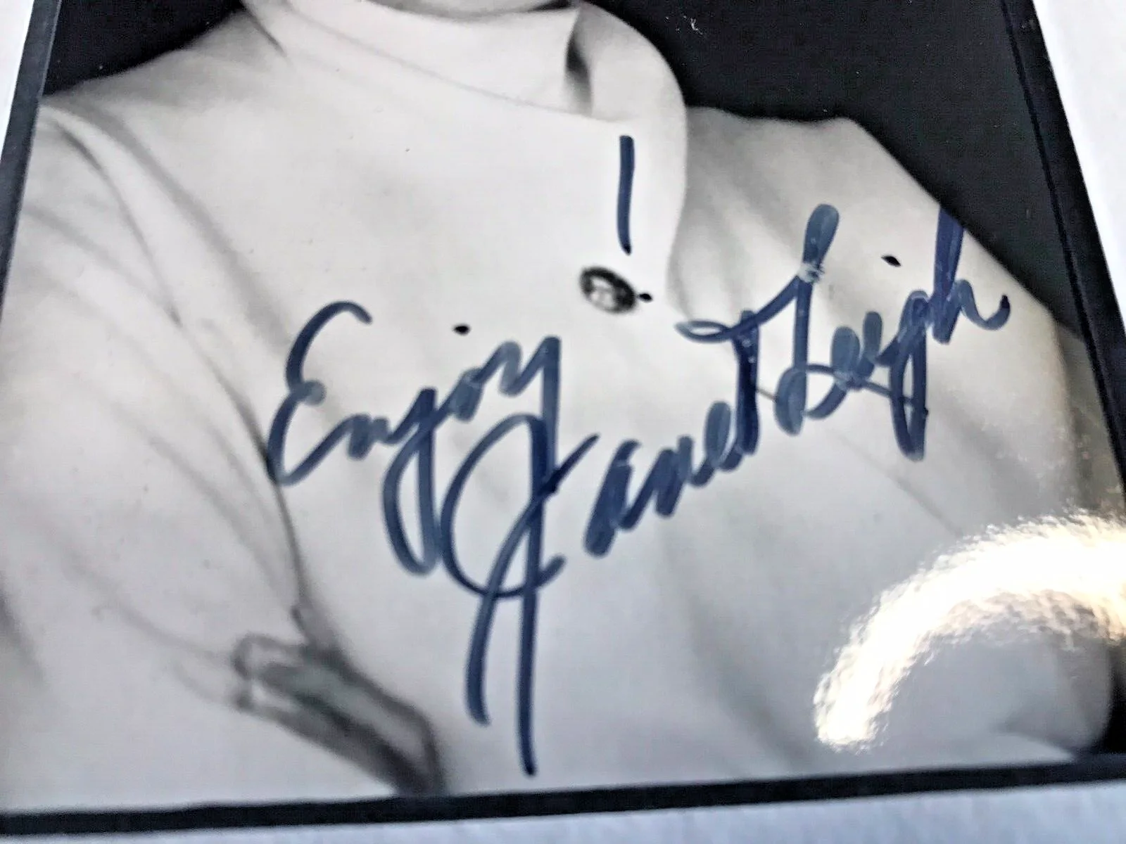 Janet Leigh — Janet Leigh Autographed Photo Black & White Signed Enjoy! Photograph Picture, изображение 2