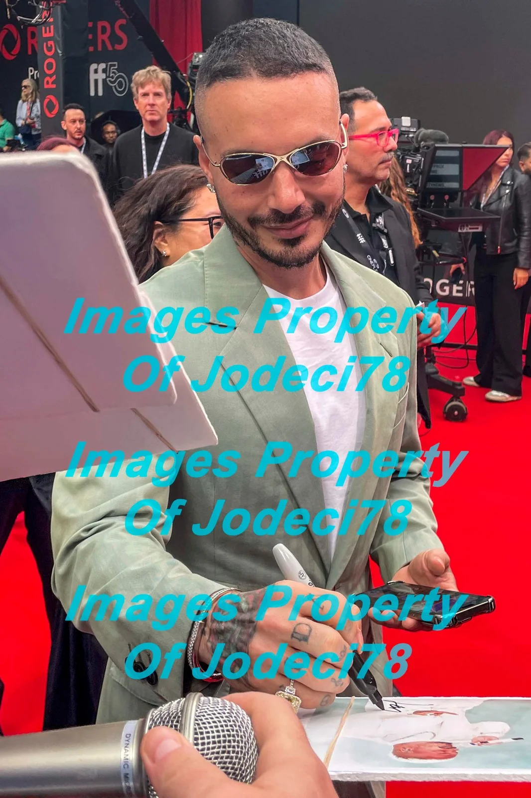 J Balvin Signed Autograoged LA CANCION 8x10 Photo EXACT Proof ACOA Oasis, изображение 3