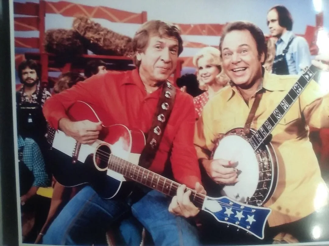 Roy Clark of Hee Haw TV Guide + 8x10 color photo Roy & Buck Owens, изображение 3