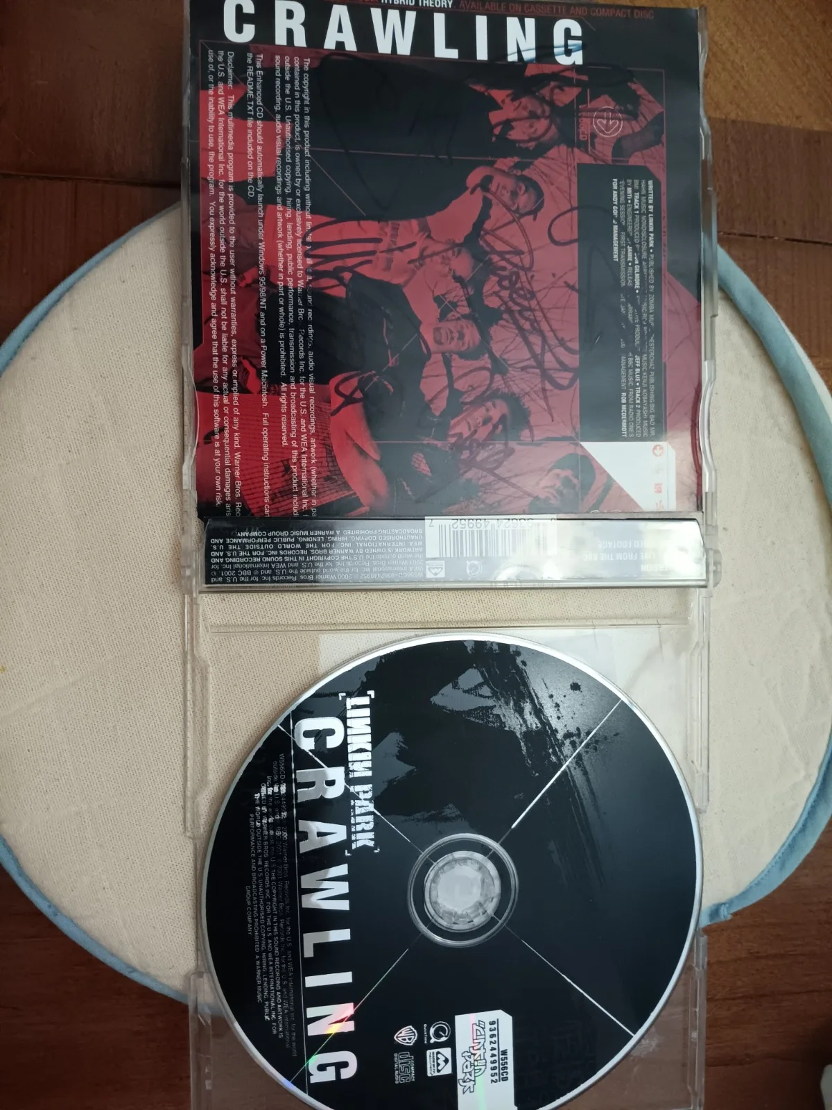 **LINKIN PARK Hybrid Theory Crawling Signed CD Autographed ☆☆PRICED TO SELL☆☆, image 2