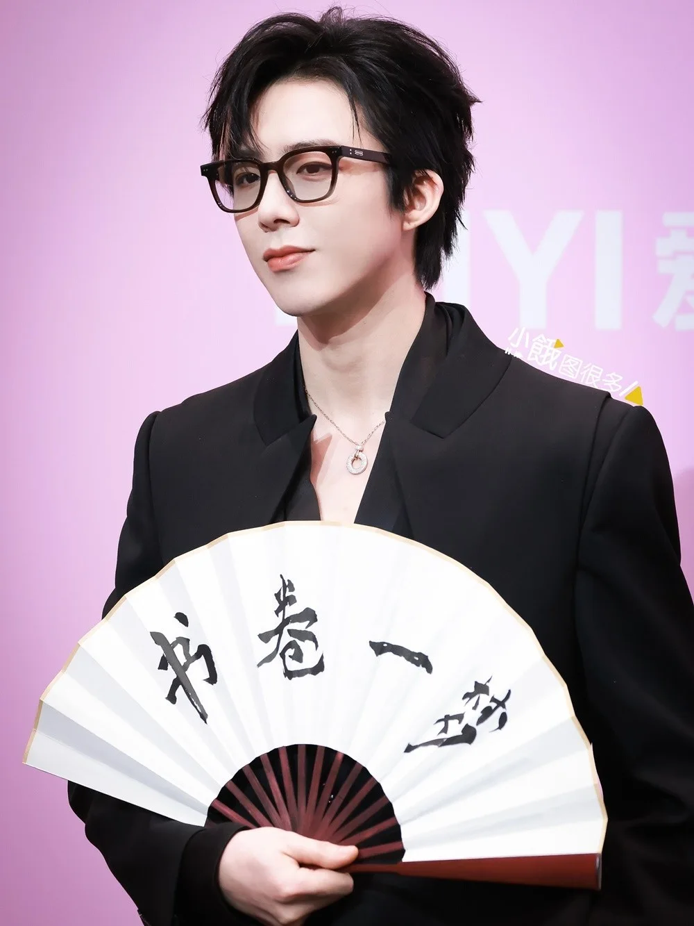 LIU YUNING Autographed Signed Fan Signed 一念关山 书卷一梦 刘宇宁 202501, image 3