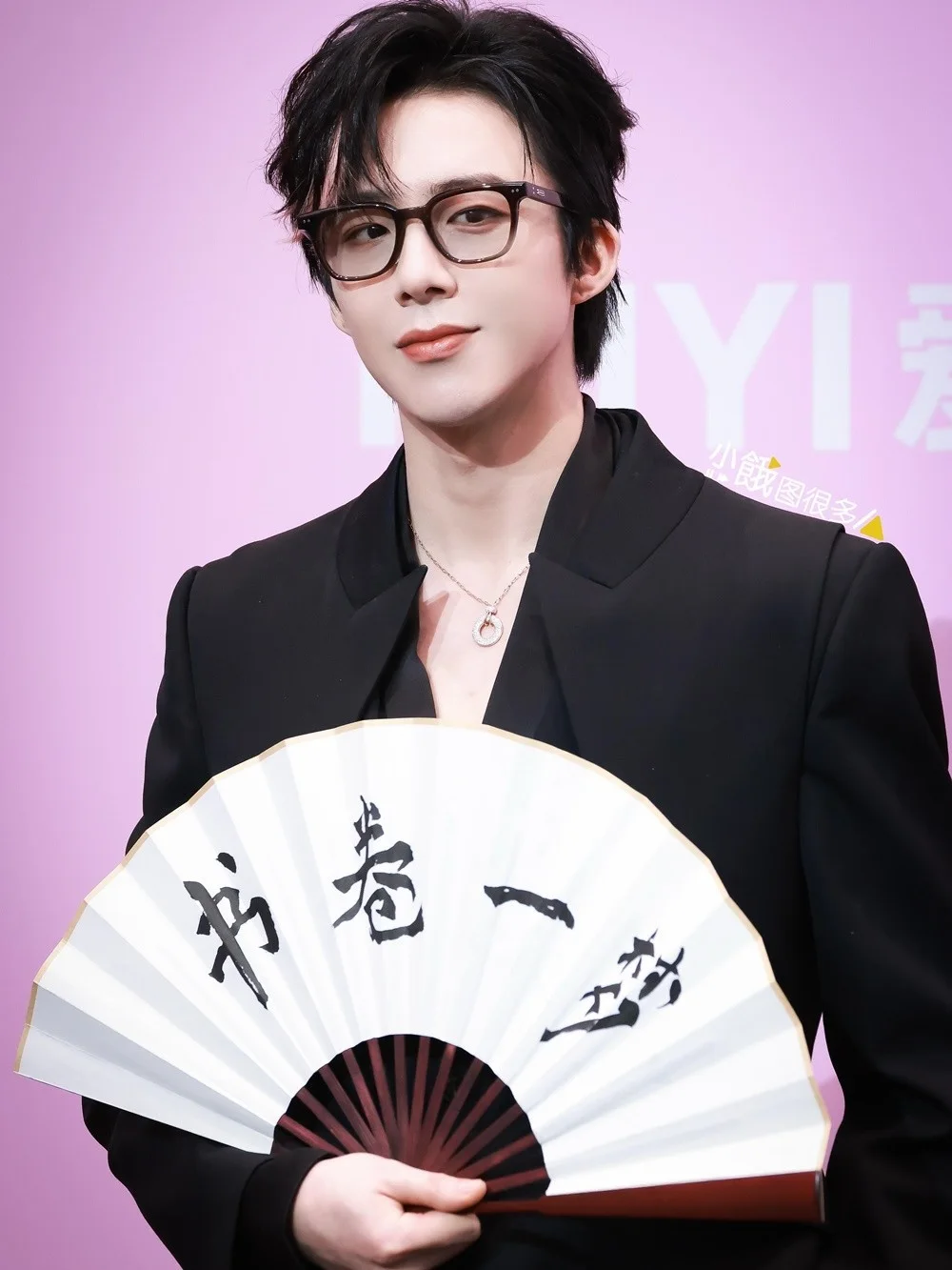 LIU YUNING Autographed Signed Fan Signed 一念关山 书卷一梦 刘宇宁 202501, image 4