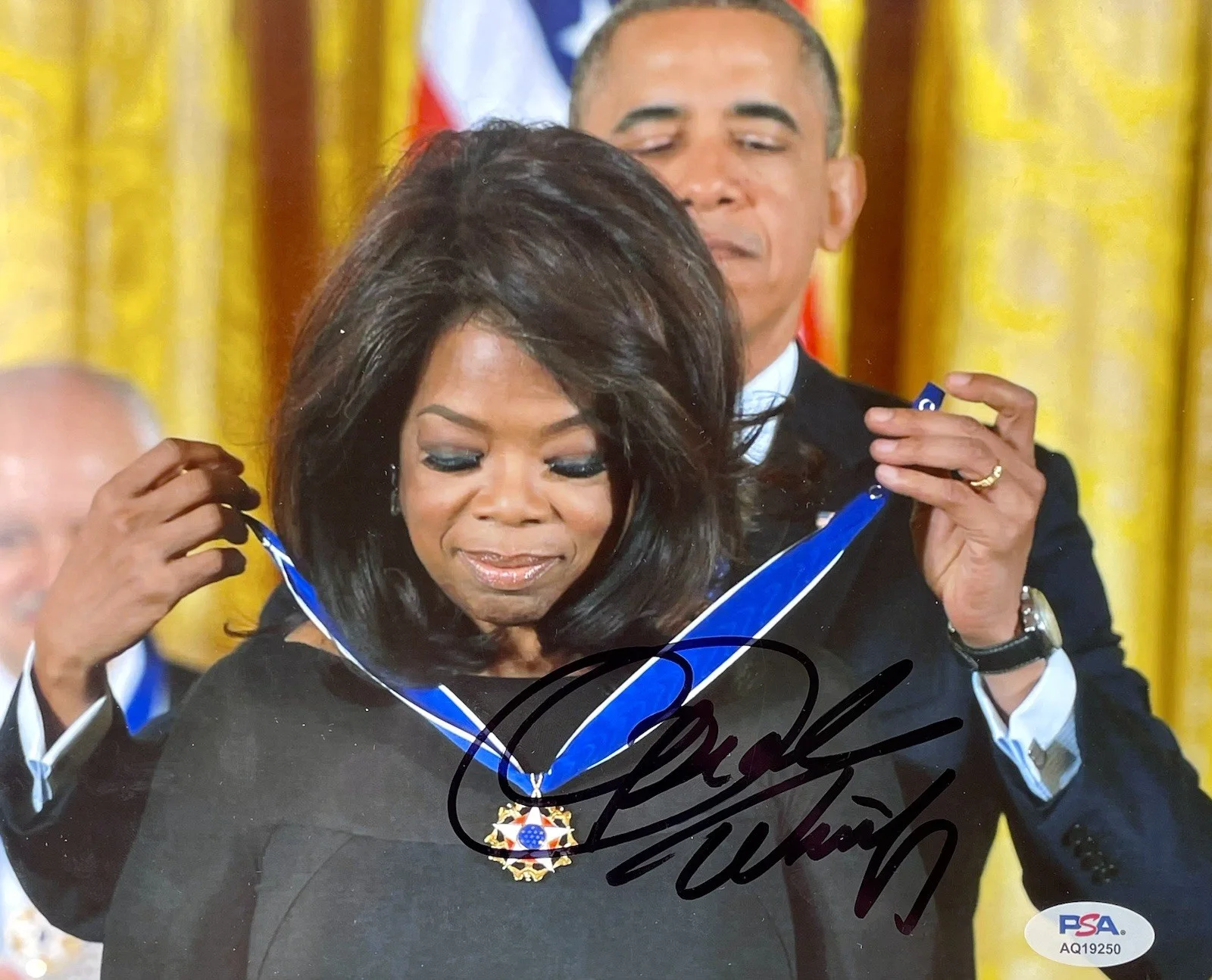 Oprah Winfrey — Oprah Winfrey Signed Autographed 8x10 Photo OWNN Obama Psa/Dna Coa