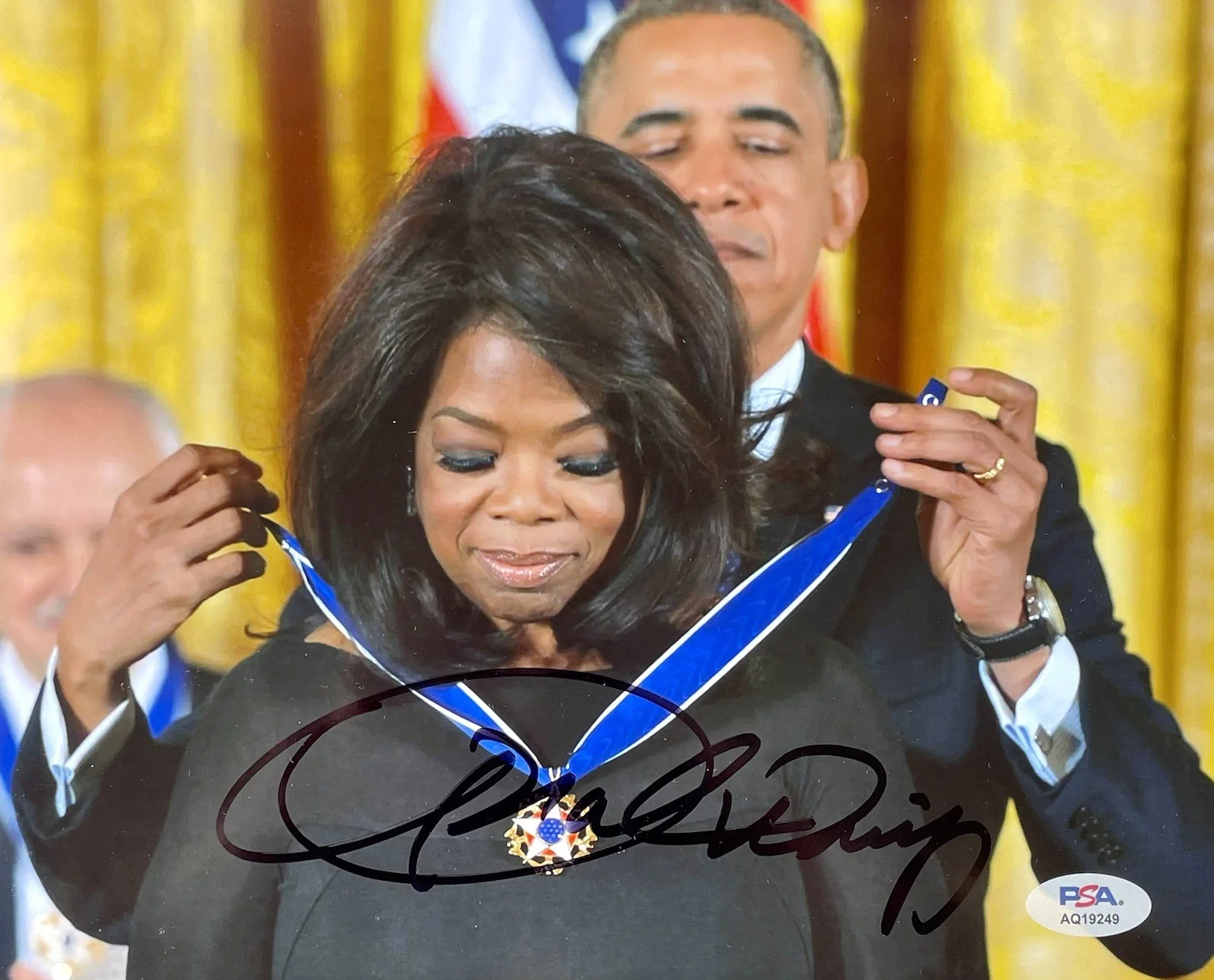 Oprah Winfrey — Oprah Winfrey Signed Autographed 8x10 Photo OWNN Obama Psa/Dna Coa