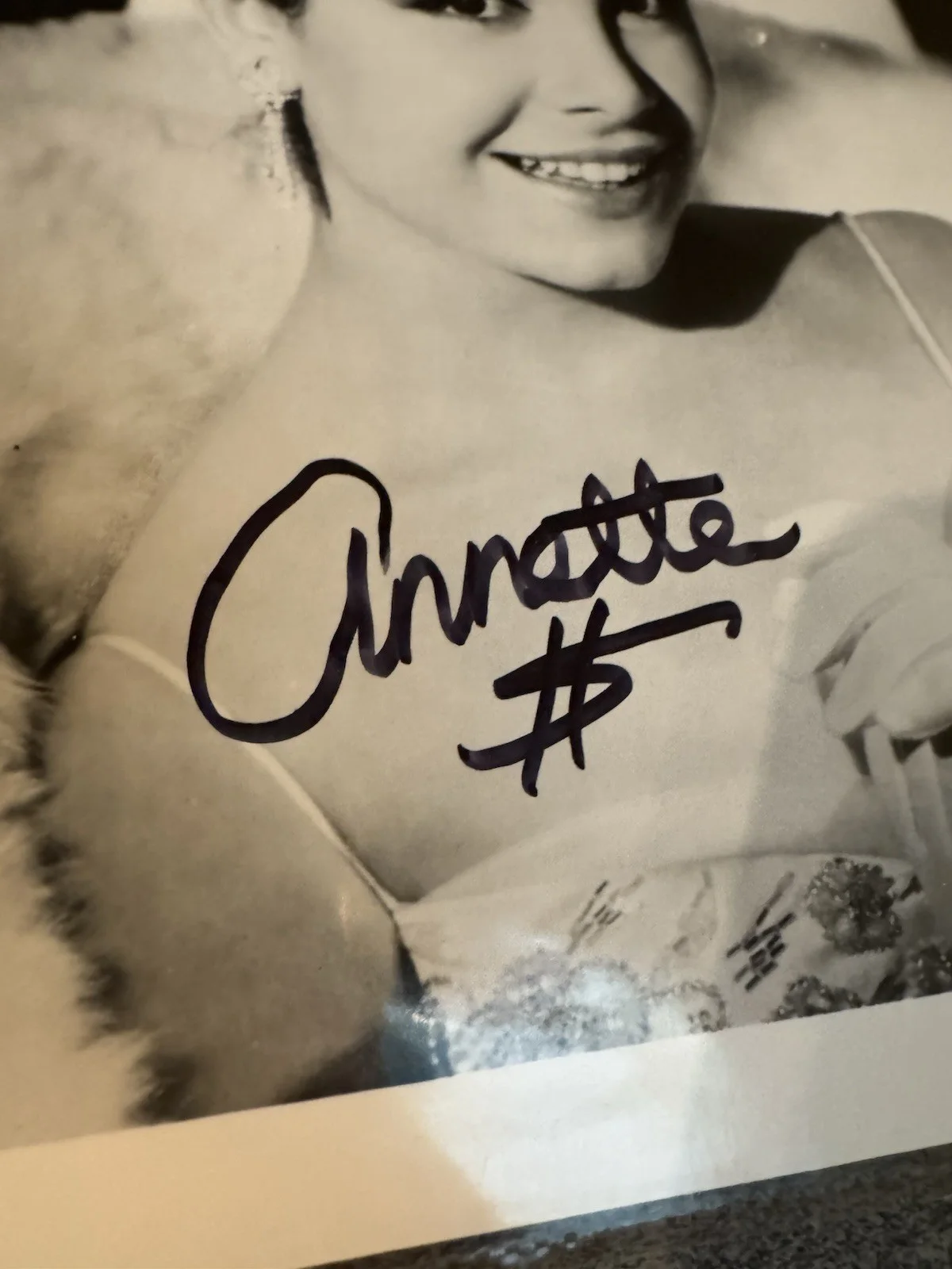 Annette Funicello — Annette Funicello (d. 2013) Signed Autographed Glossy 8x10 Photo COA Actress, изображение 2