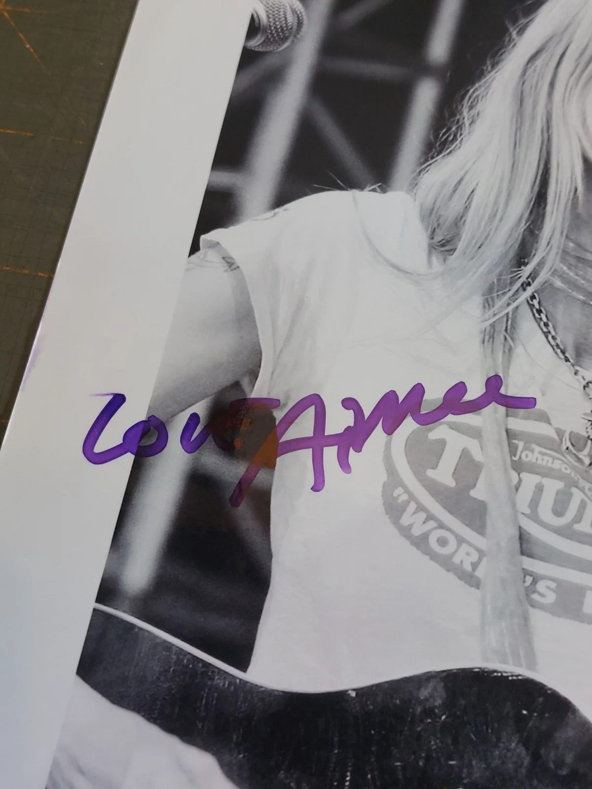 Aimee Mann — Aimee Mann signed 8 x 10 picture Til Tuesday Playing Guitar, image 2