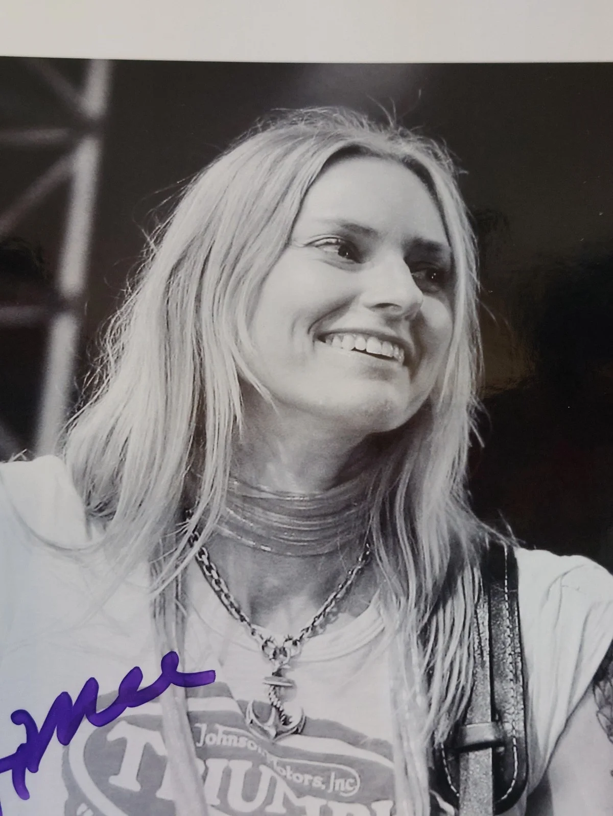 Aimee Mann — Aimee Mann signed 8 x 10 picture Til Tuesday Playing Guitar, image 3