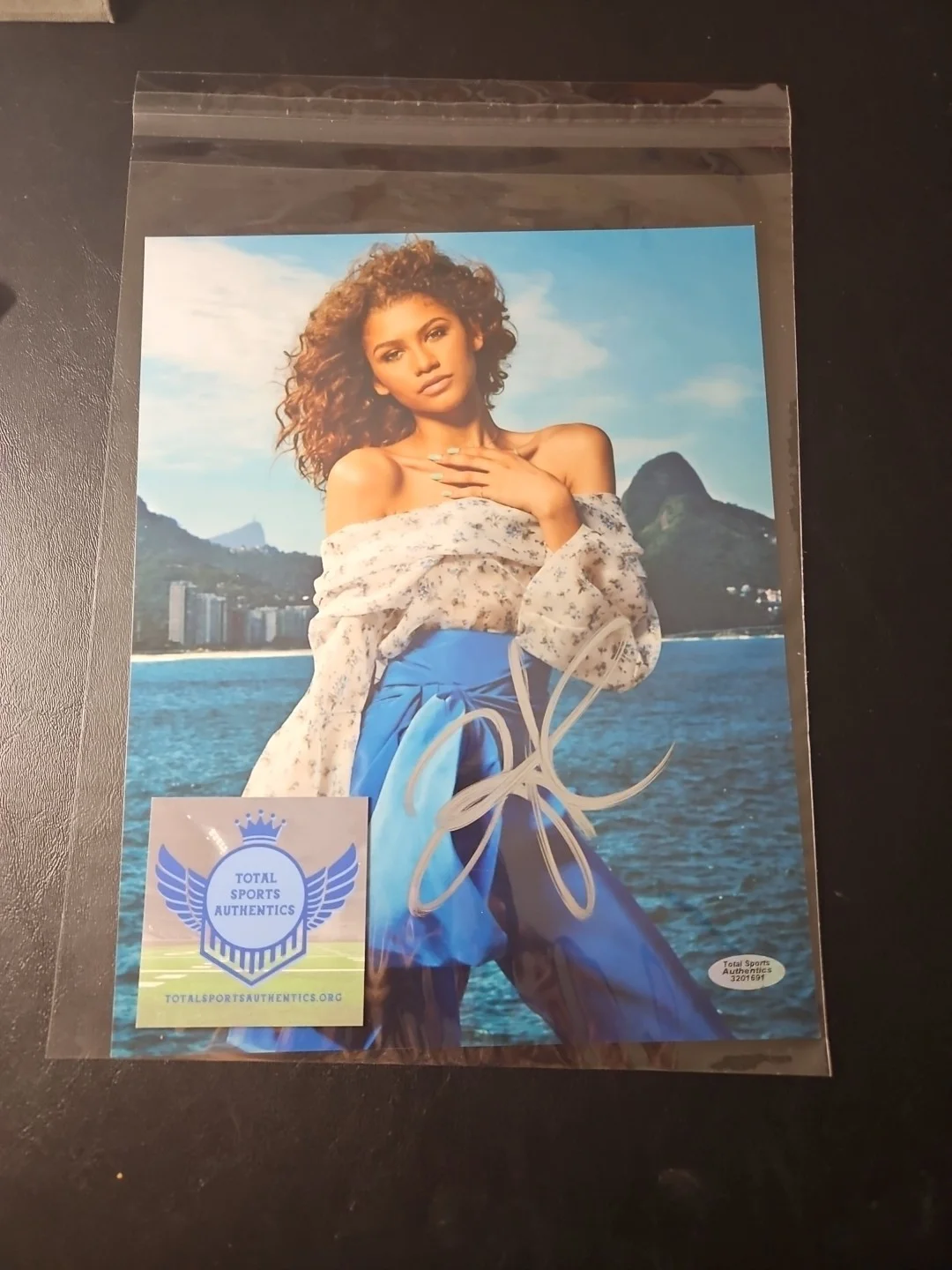 zendaya — Zendaya Coleman Signed Auto 8x10 Photograph Autographed Coa