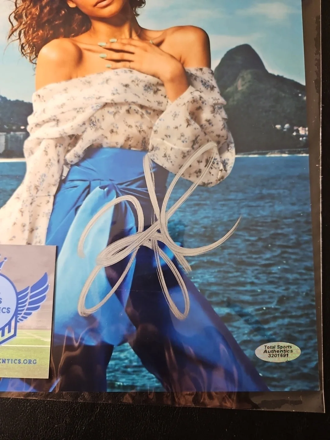 zendaya — Zendaya Coleman Signed Auto 8x10 Photograph Autographed Coa, image 2