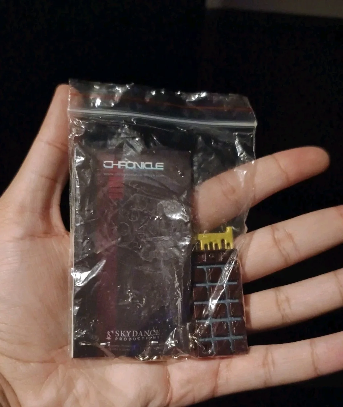 LOOTCRATE EXCLUSIVE TERMINATOR GENISYS BRAIN CHIP KEYCHAIN CHRONICLE COLLECTABL, image 2