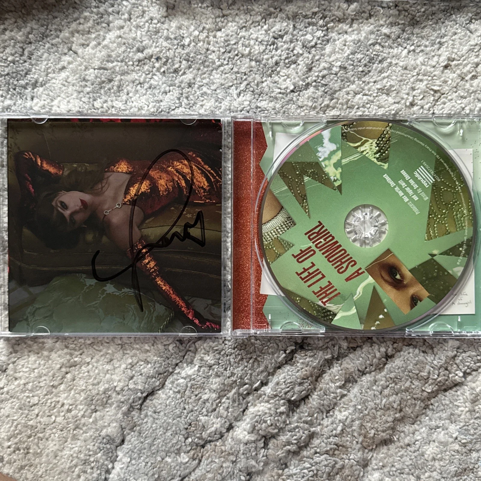 Taylor Swift The Life of a Showgirl CD Hand Signed Photo Insert #2, изображение 2