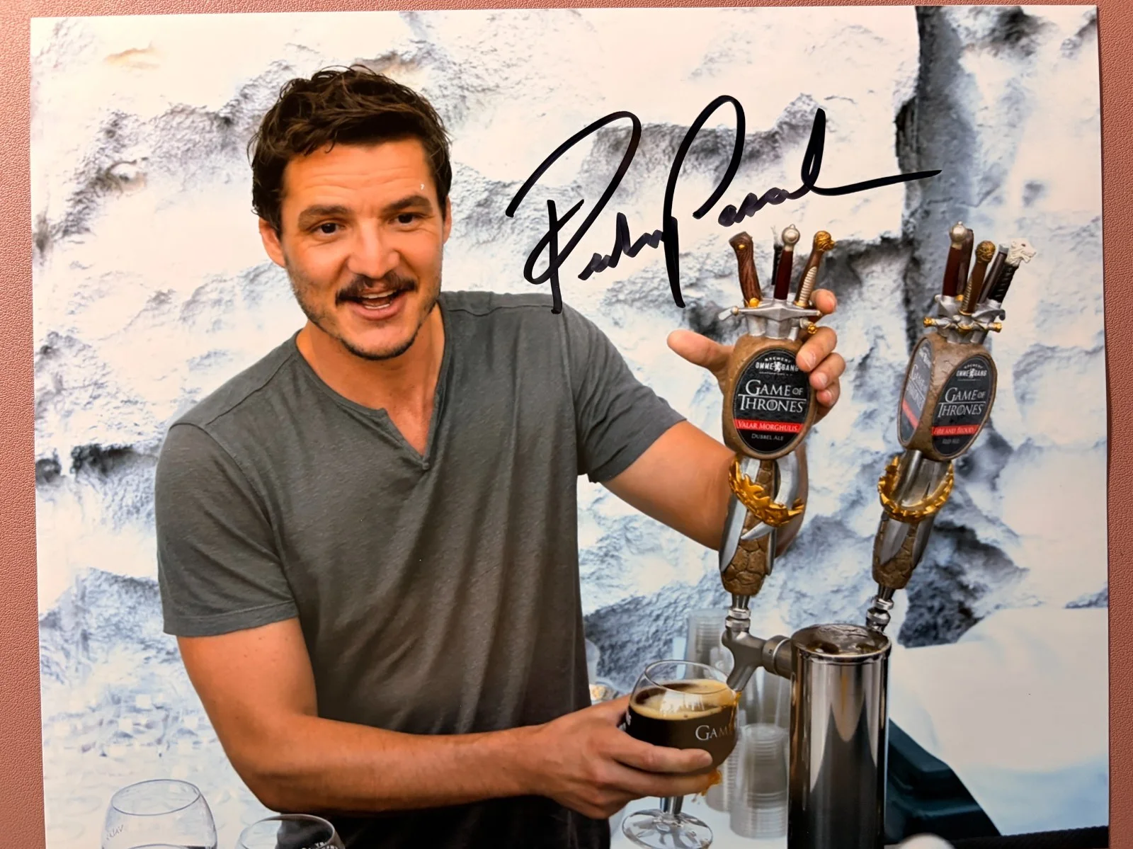 Pedro Pascal — Pedro Pascal Signed (Fantastic Four) 8 x 10 Glossy Color Photograph w/ COA, изображение 2