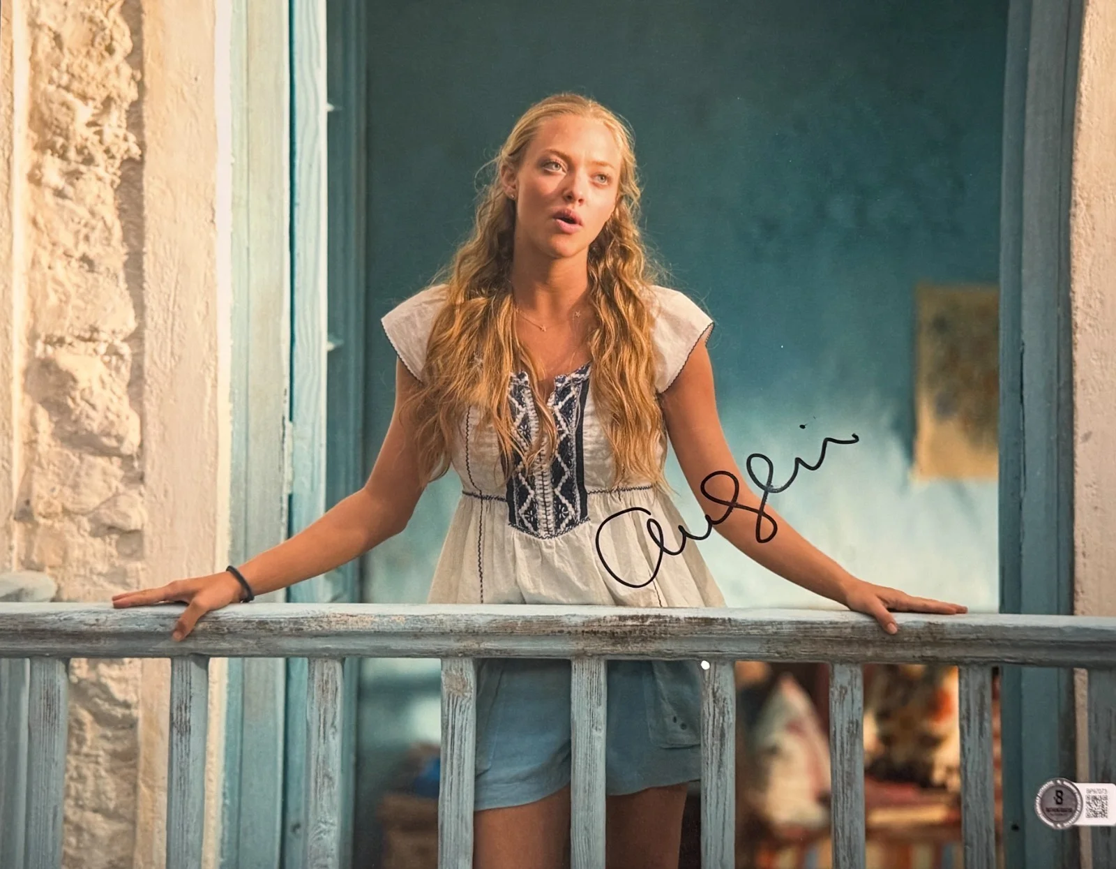Amanda Seyfried — Amanda Seyfried Signed 11x14 Photo Mama Mia Authentic Autograph Beckett
