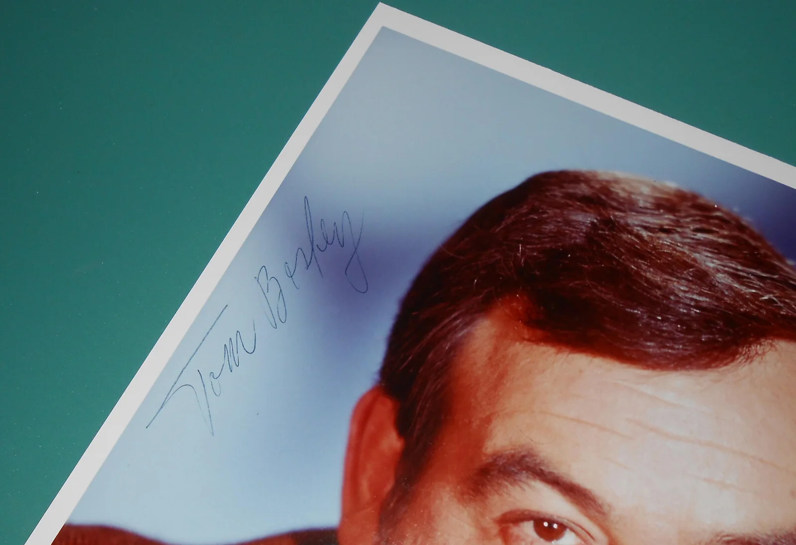 Tom Bosley — Vtg Tom Bosley Signed Autographed Color Photo Happy Days Father Dowling Actor, image 2