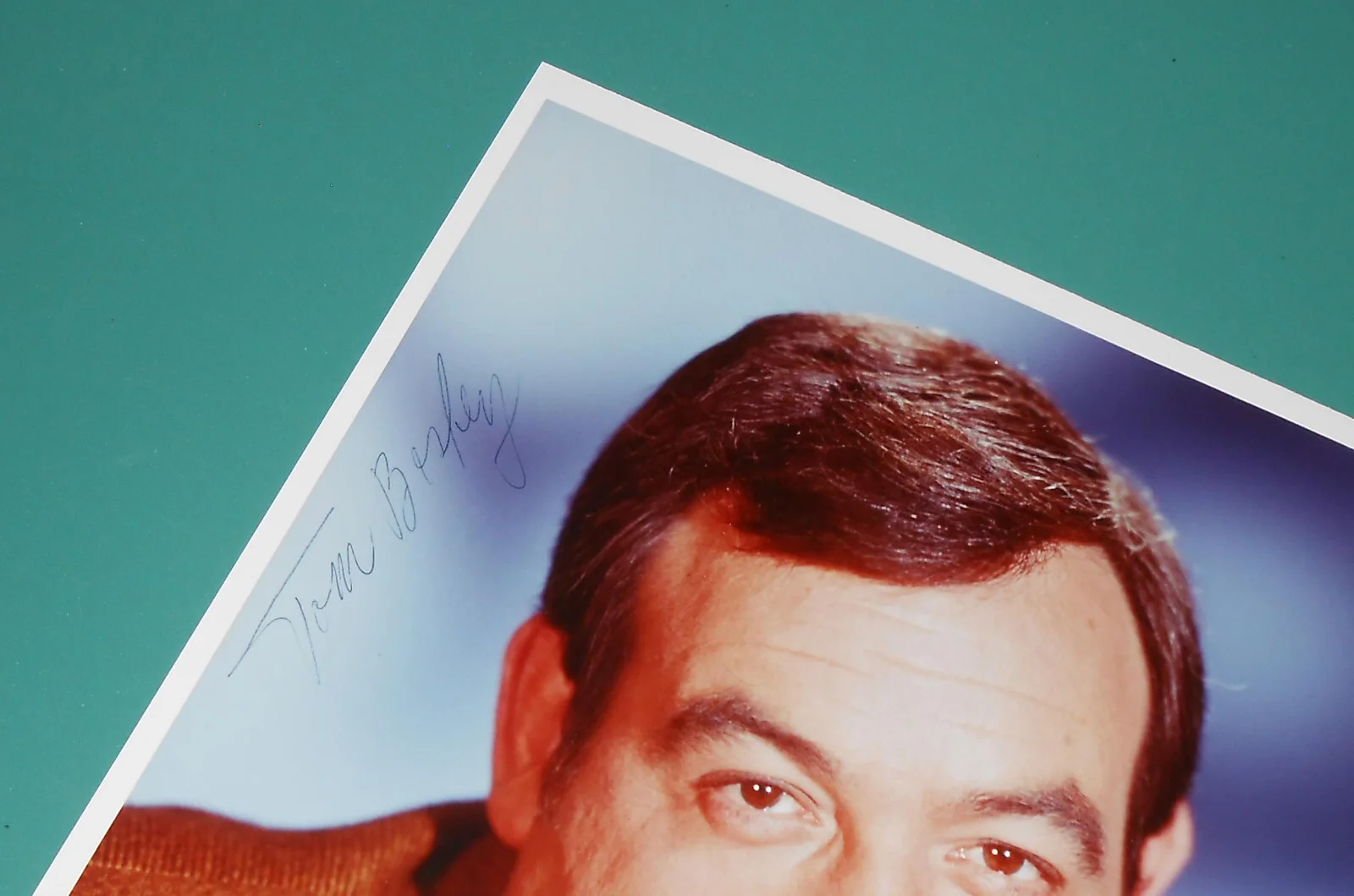 Tom Bosley — Vtg Tom Bosley Signed Autographed Color Photo Happy Days Father Dowling Actor, image 3