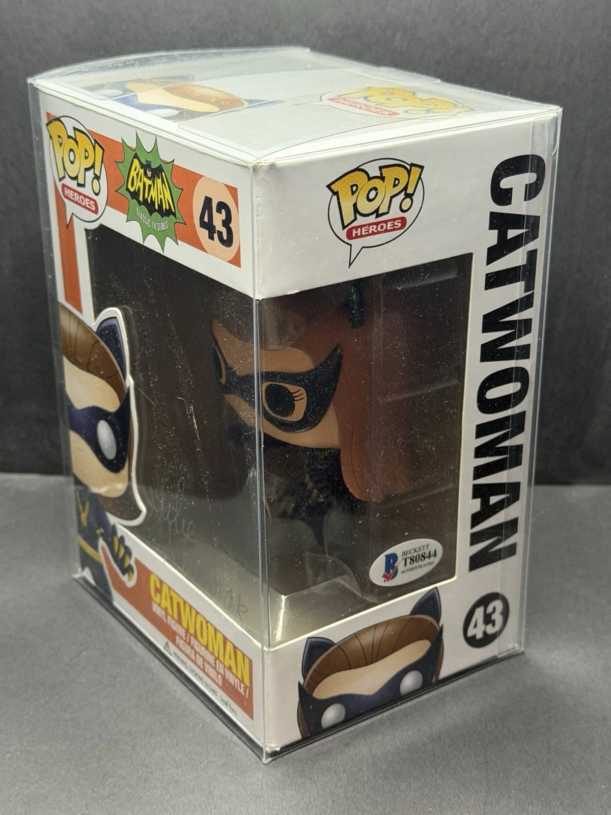 Julie Newmar Autographed Catwoman Funko Pop #43 Batman Series Beckett Authentic, изображение 2