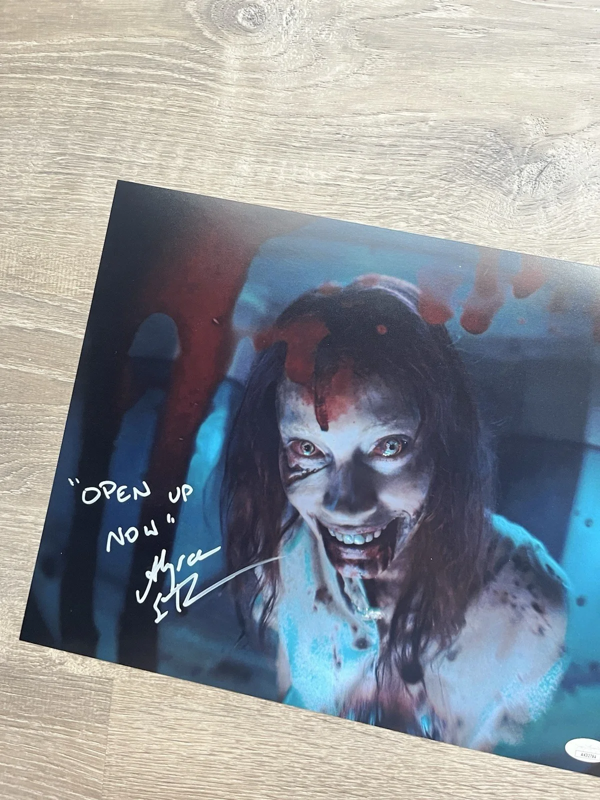 Alyssa Sutherland — Alyssa Sutherland Signed Evil Dead Rise 11x14 Photo JSA COA INSCRIBED Horror, image 5