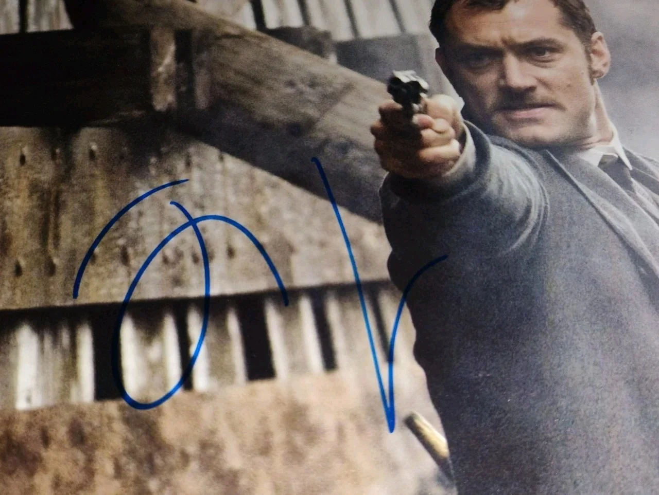 jude law — JUDE LAW ICONIC ACTOR LEGEND SHERLOCK HOLMES SIGNED AUTOGRAPHED 8X10 PHOTO RARE, изображение 2