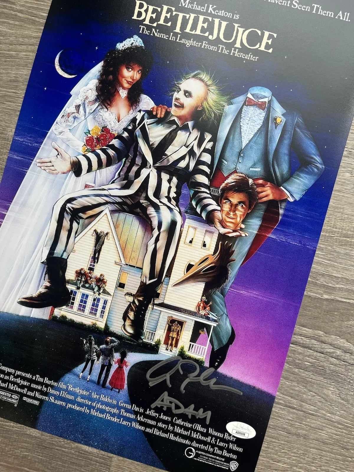 Alec Baldwin — Alec Baldwin Signed Inscribed Beetlejuice 11x17 Photo JSA COA Adam Maitland, изображение 3