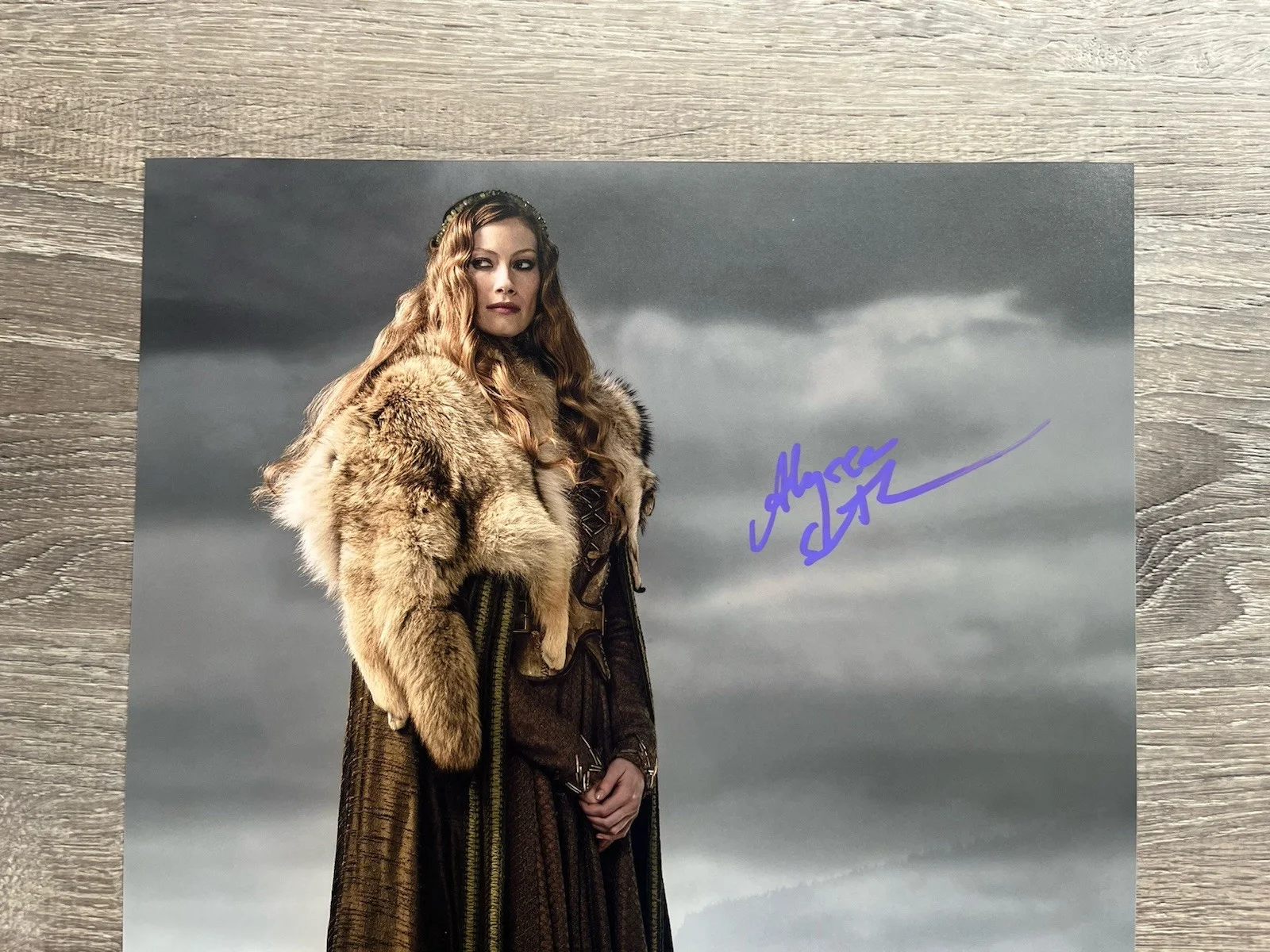 Alyssa Sutherland — Alyssa Sutherland Signed Vikings 11x14 Photo Aslaug JSA COA, image 3