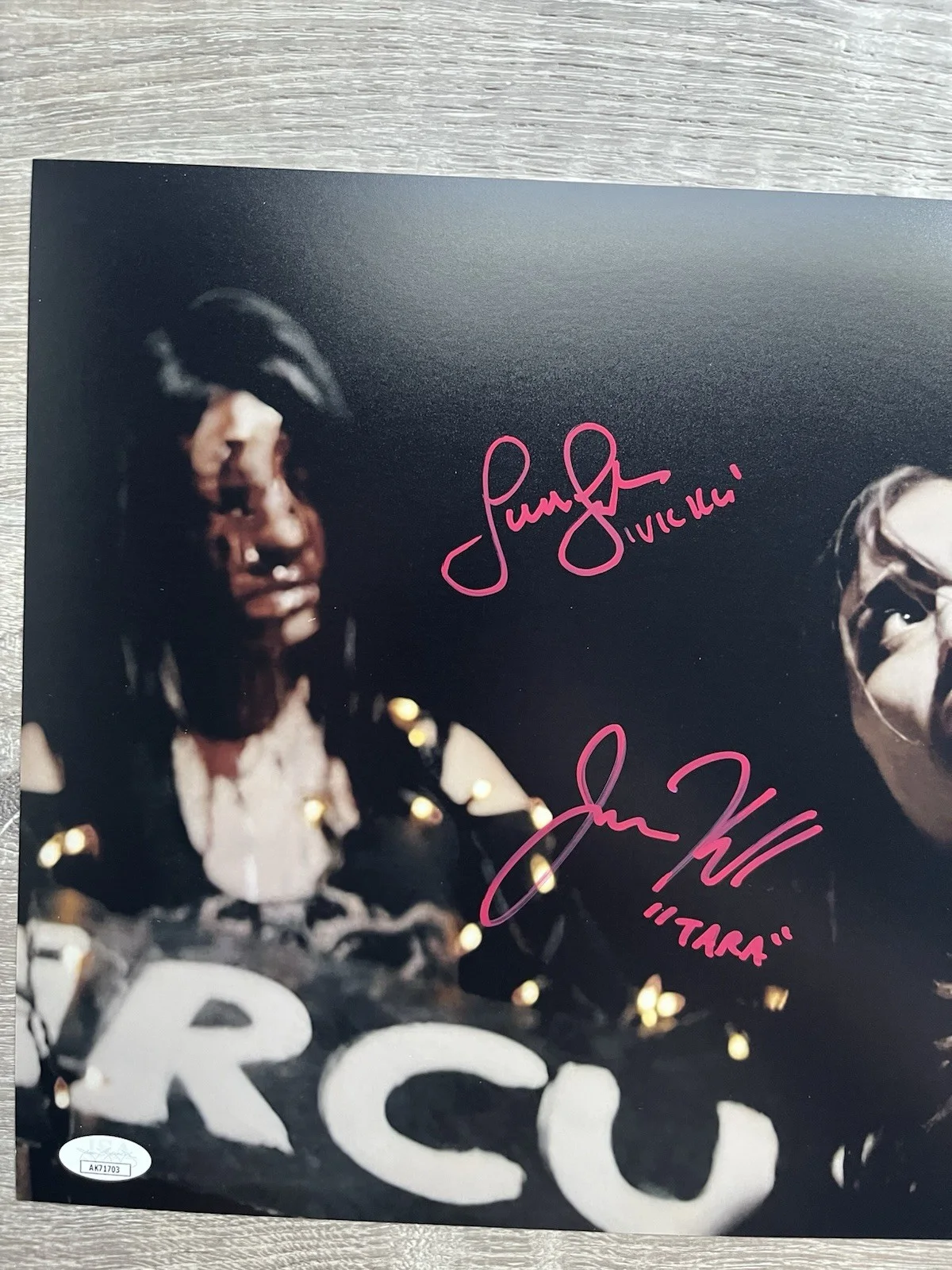 Samantha Scaffidi — Samantha Scaffidi Jenna Kanell Signed Terrifier 11x14 Photo JSA Art The Clown, изображение 3