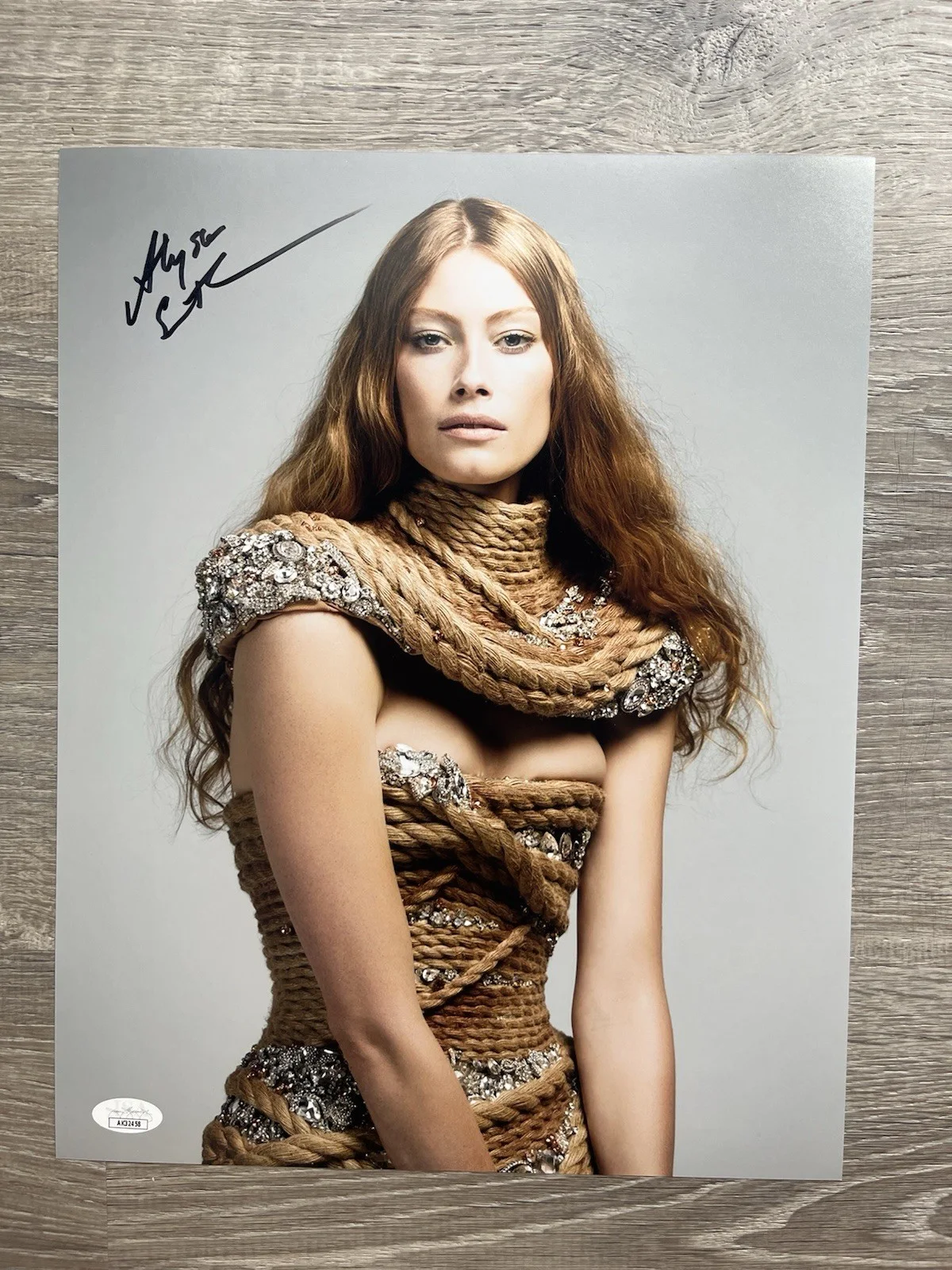 Alyssa Sutherland — Alyssa Sutherland Signed 11x14 Photo JSA COA Evil Dead Rise Vikings Aslaug, изображение 2