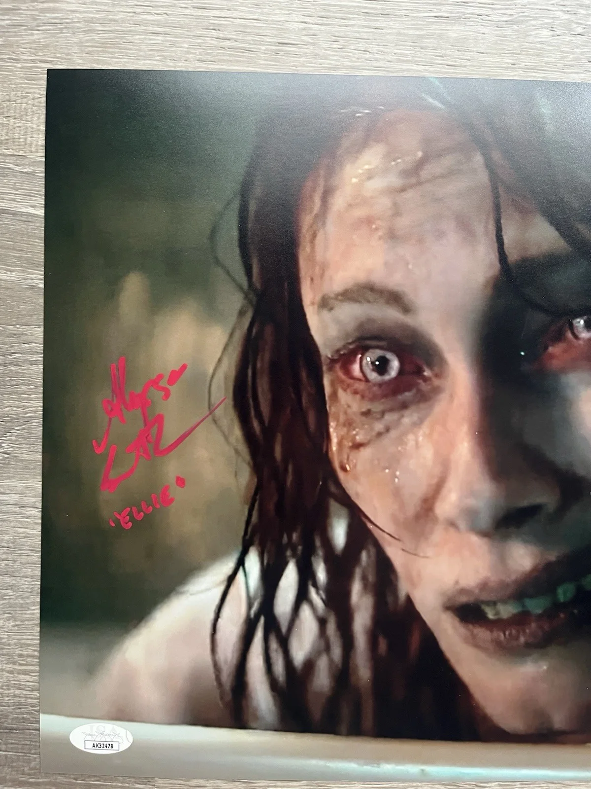 Alyssa Sutherland — Alyssa Sutherland Signed Evil Dead Rise 11x14 Photo JSA COA Ellie Horror Auto, изображение 3