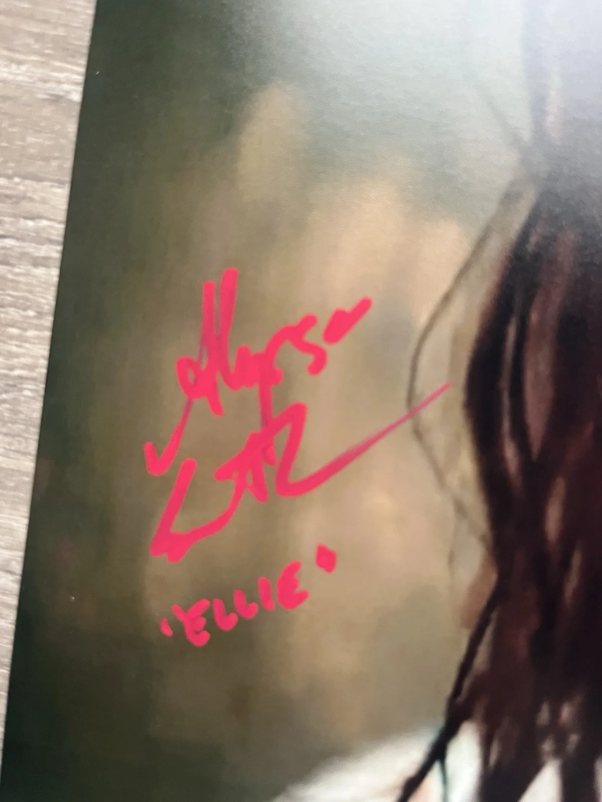 Alyssa Sutherland — Alyssa Sutherland Signed Evil Dead Rise 11x14 Photo JSA COA Ellie Horror Auto, изображение 4