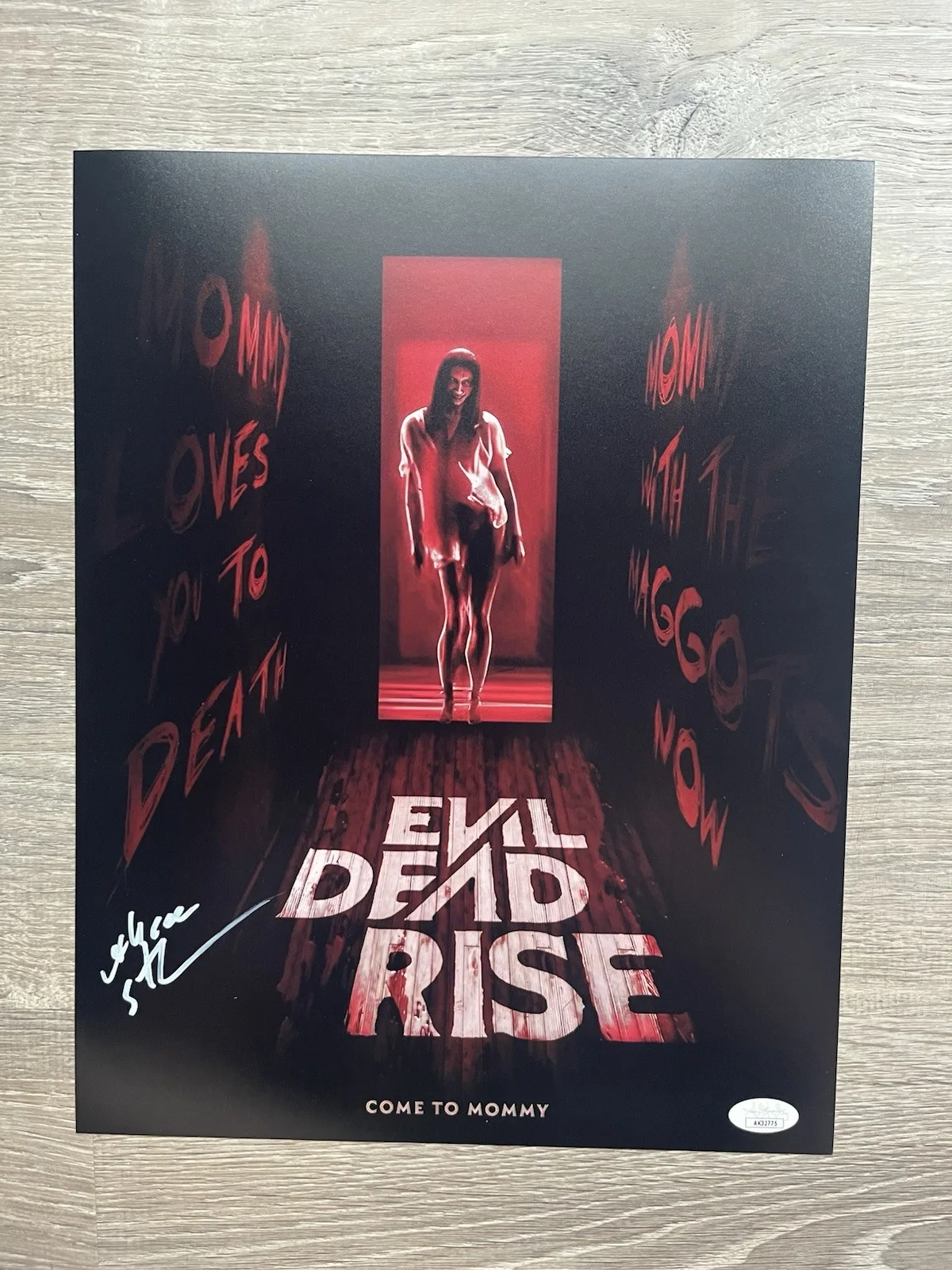 Alyssa Sutherland — Alyssa Sutherland Signed Evil Dead Rise 11x14 Photo JSA COA Ellie Horror, изображение 2