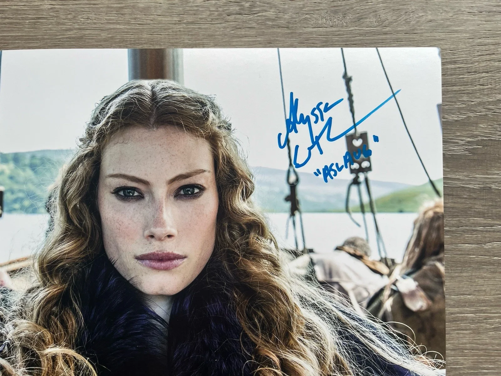 Alyssa Sutherland — Alyssa Sutherland Signed Vikings 11x14 Photo Aslaug JSA COA, image 3