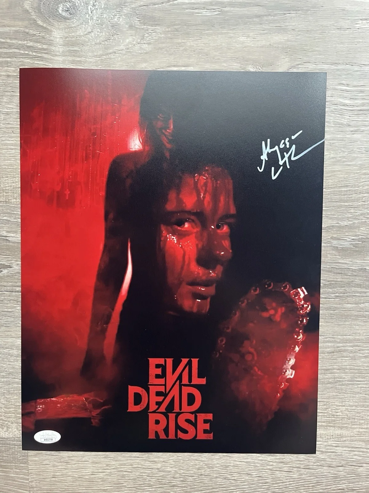 Alyssa Sutherland — Alyssa Sutherland Signed Evil Dead Rise 11x14 Photo JSA COA Ellie Horror Auto, изображение 2