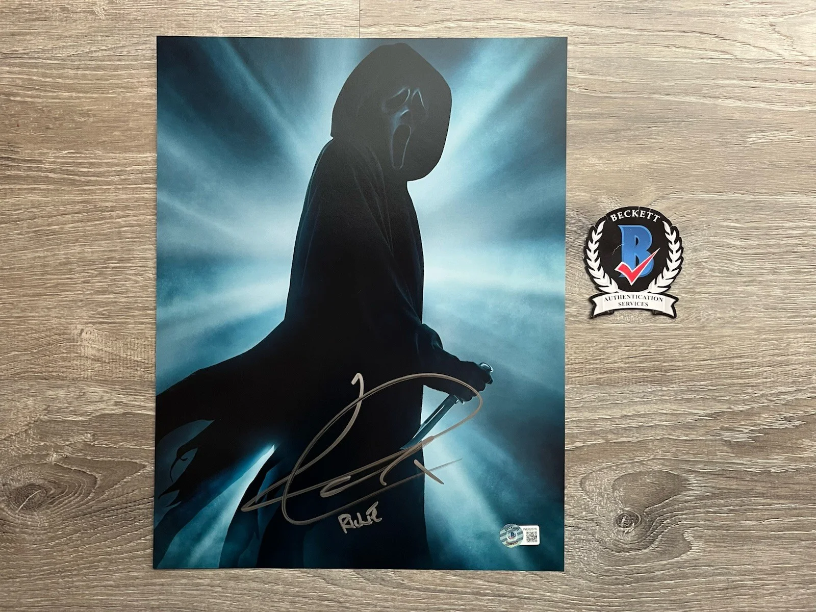 Jack Quaid — Jack Quaid Signed Ghostface 11x14 Photo Beckett COA SCREAM Richie Horror
