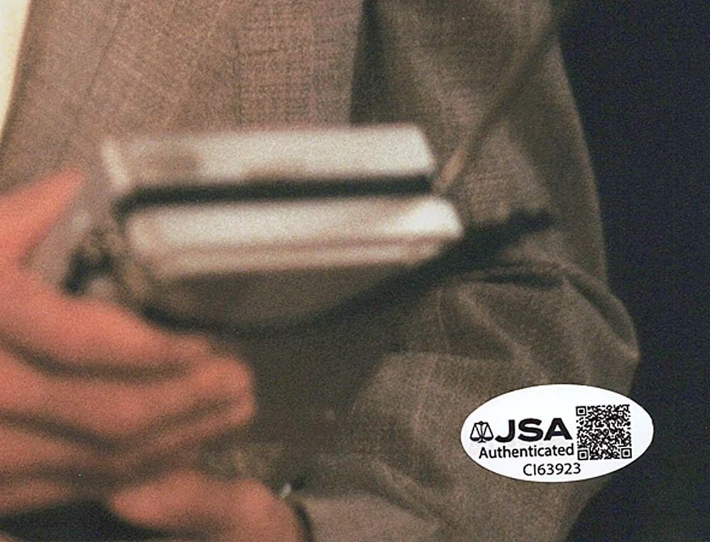 Dustin Hoffman — Dustin Hoffman signed "RAIN MAN" 8x10 Photo EXACT PROOF e Raymond JSA COA, image 3